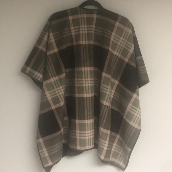Brown and pink plaid reversible cape / wrap - Picture 3 of 4